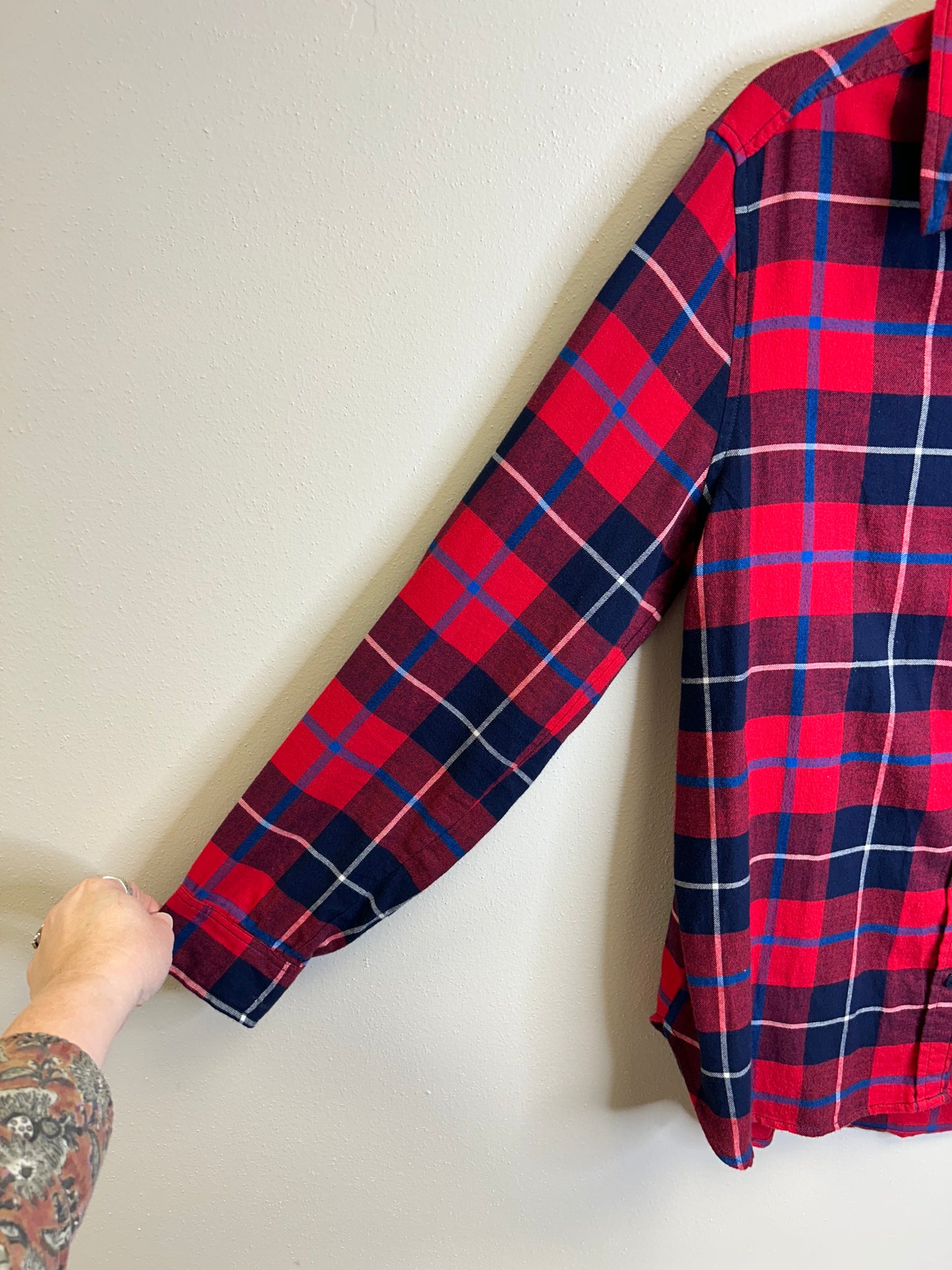 Merry Everything upcycled flannel shirt womens M long red blue