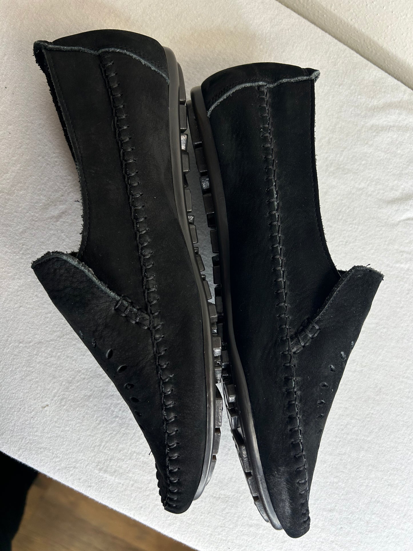 Gently used Hush Puppies black moccasin style shoes Womens 9.5