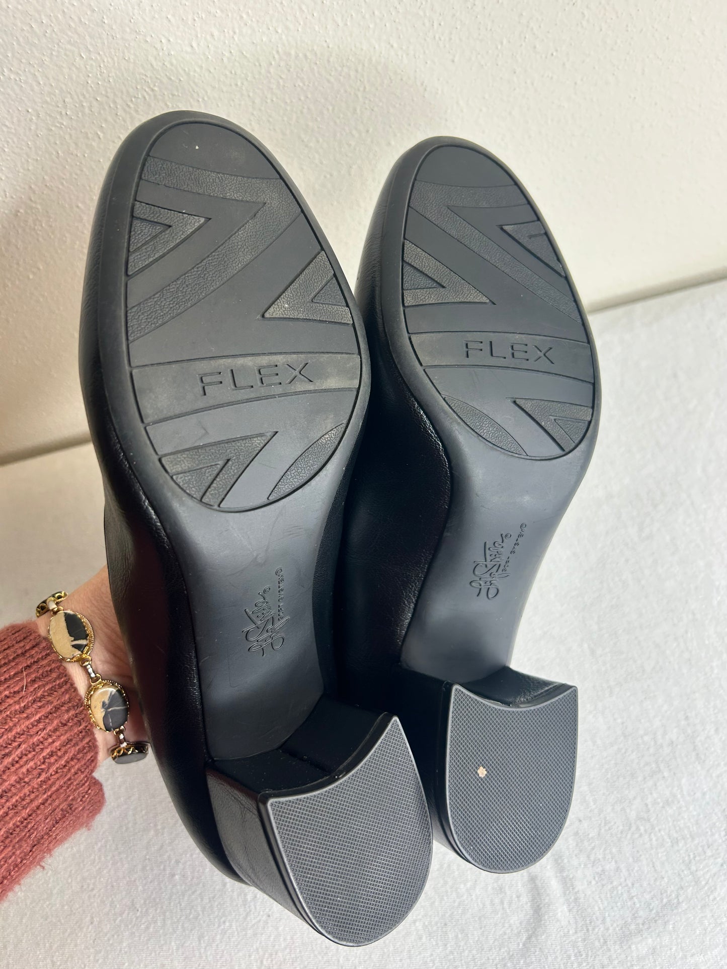 LifeStride Trixie slip-on pumps in black faux leather. Womens 10