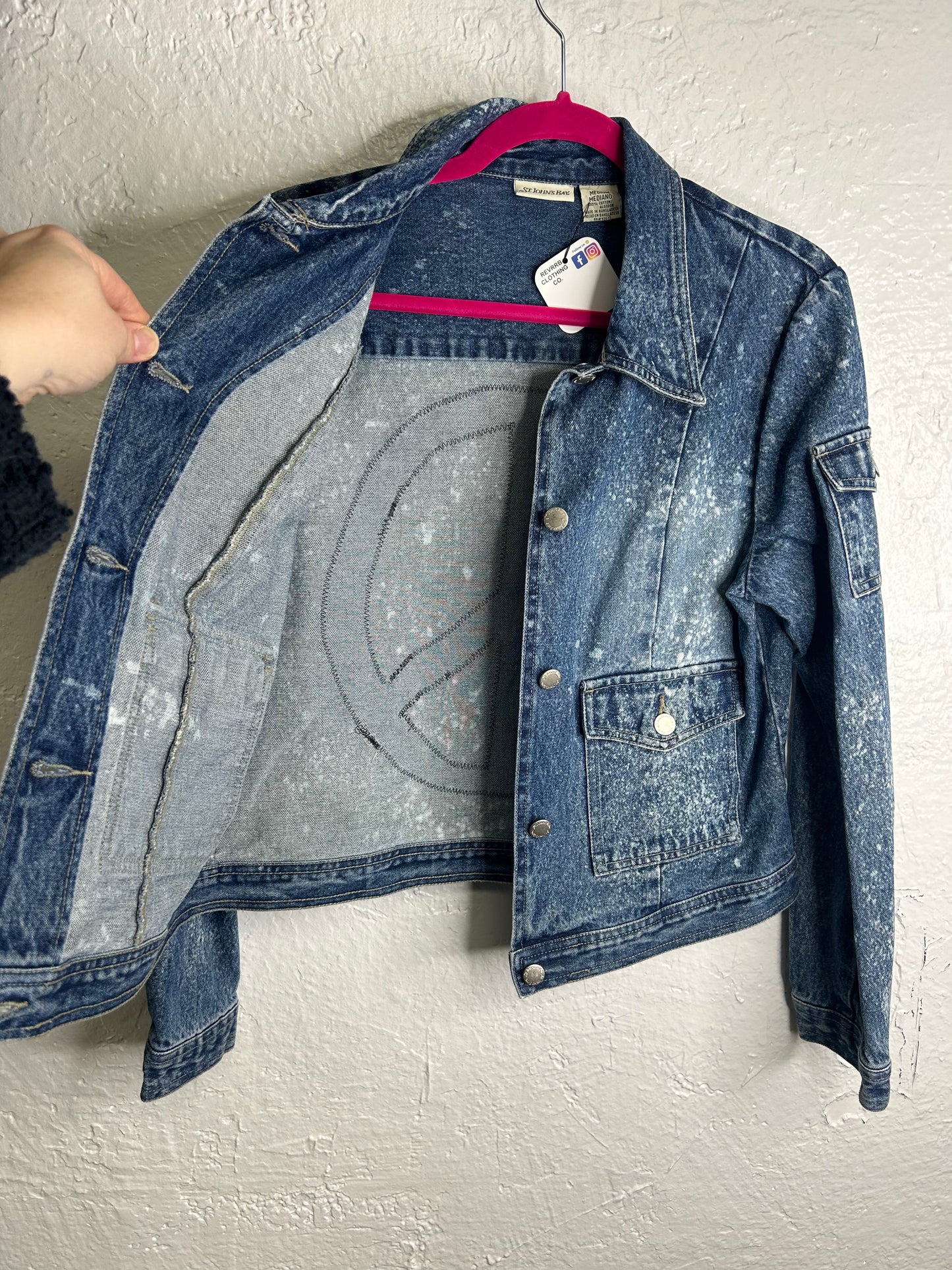 Upcycled peace sign denim jacket womens size M blue pink