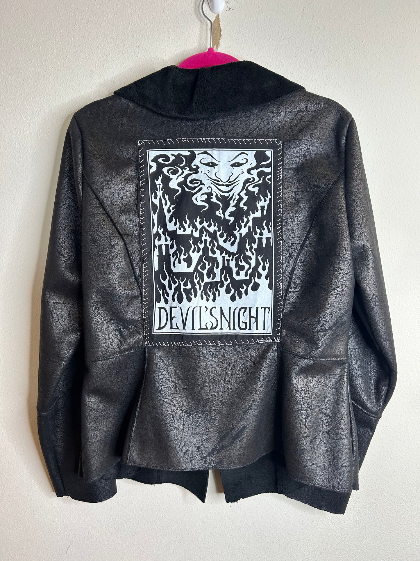 Devil’s Night black coat womens M