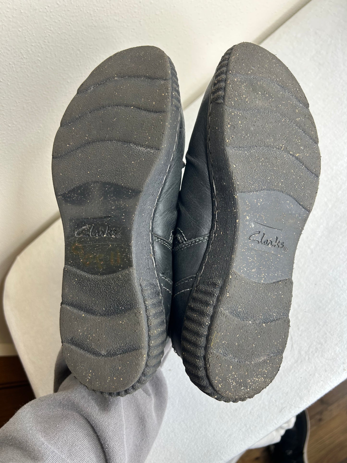 Clarks ankle booties black leather womens size 7