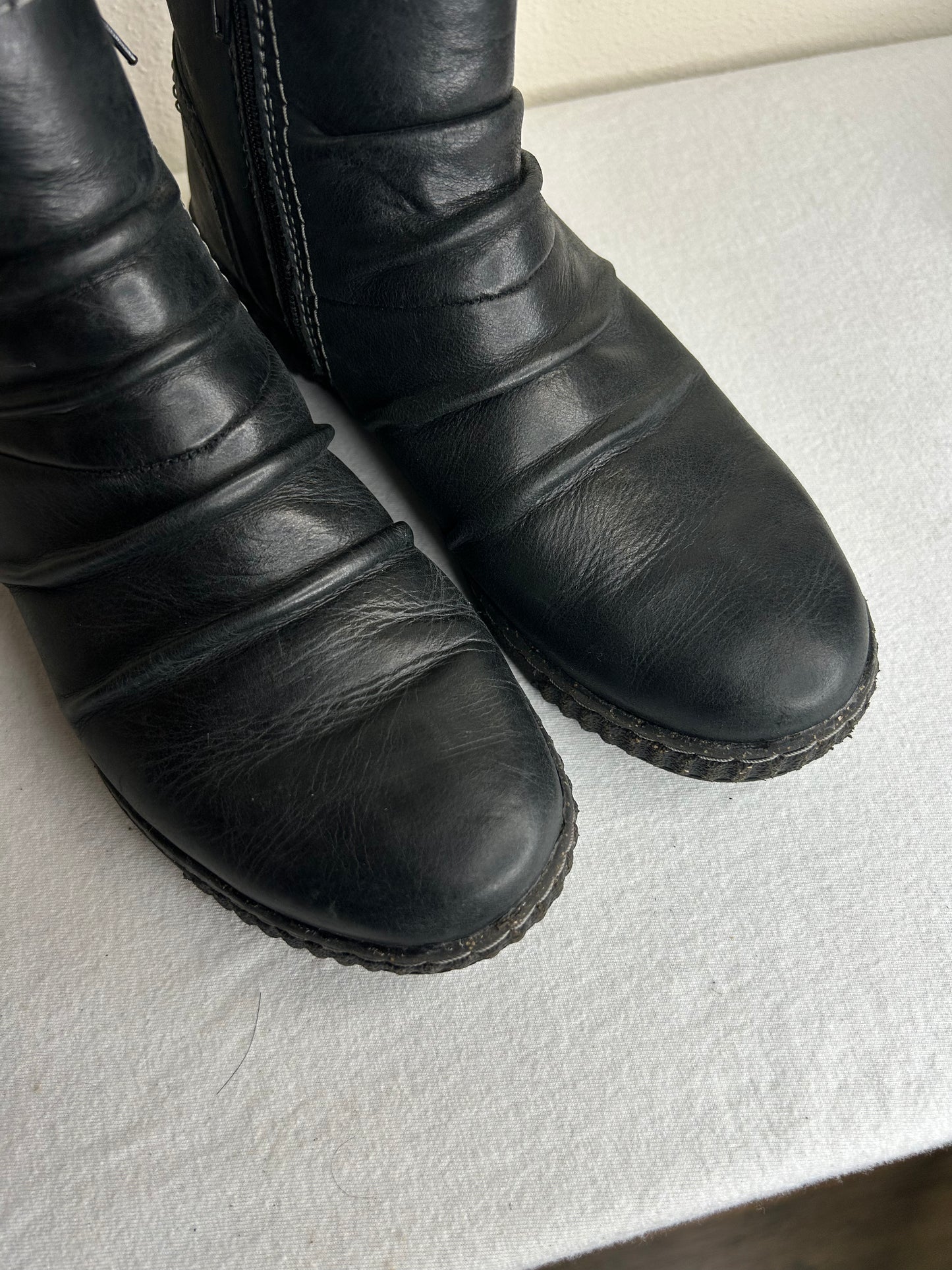 Clarks ankle booties black leather womens size 7