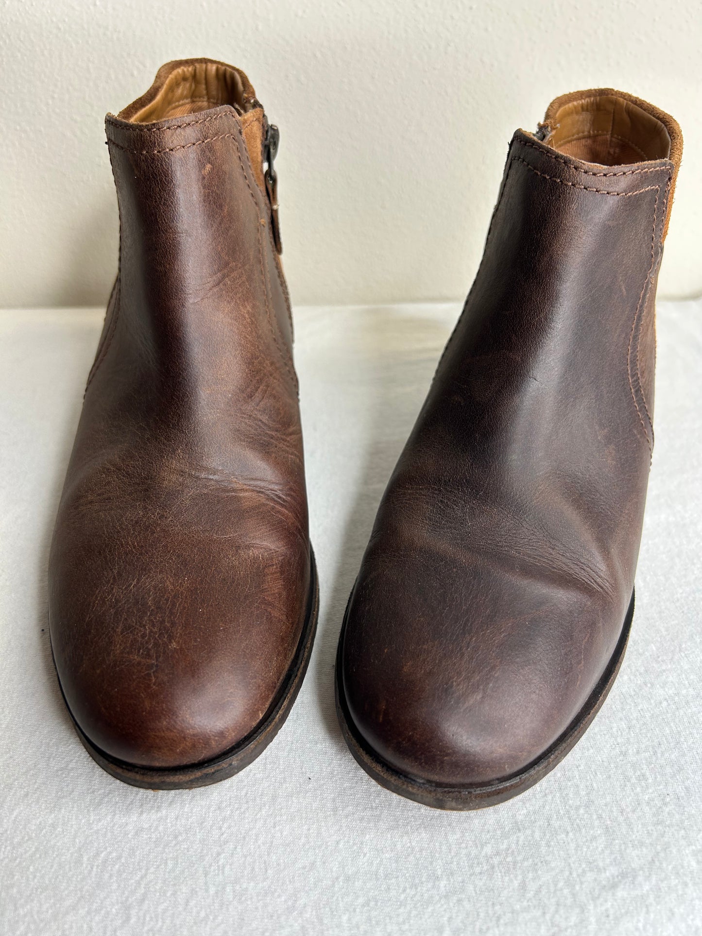 Clarks Women's Brown Leather and Suede Zip Ankle Boots in size 7.5