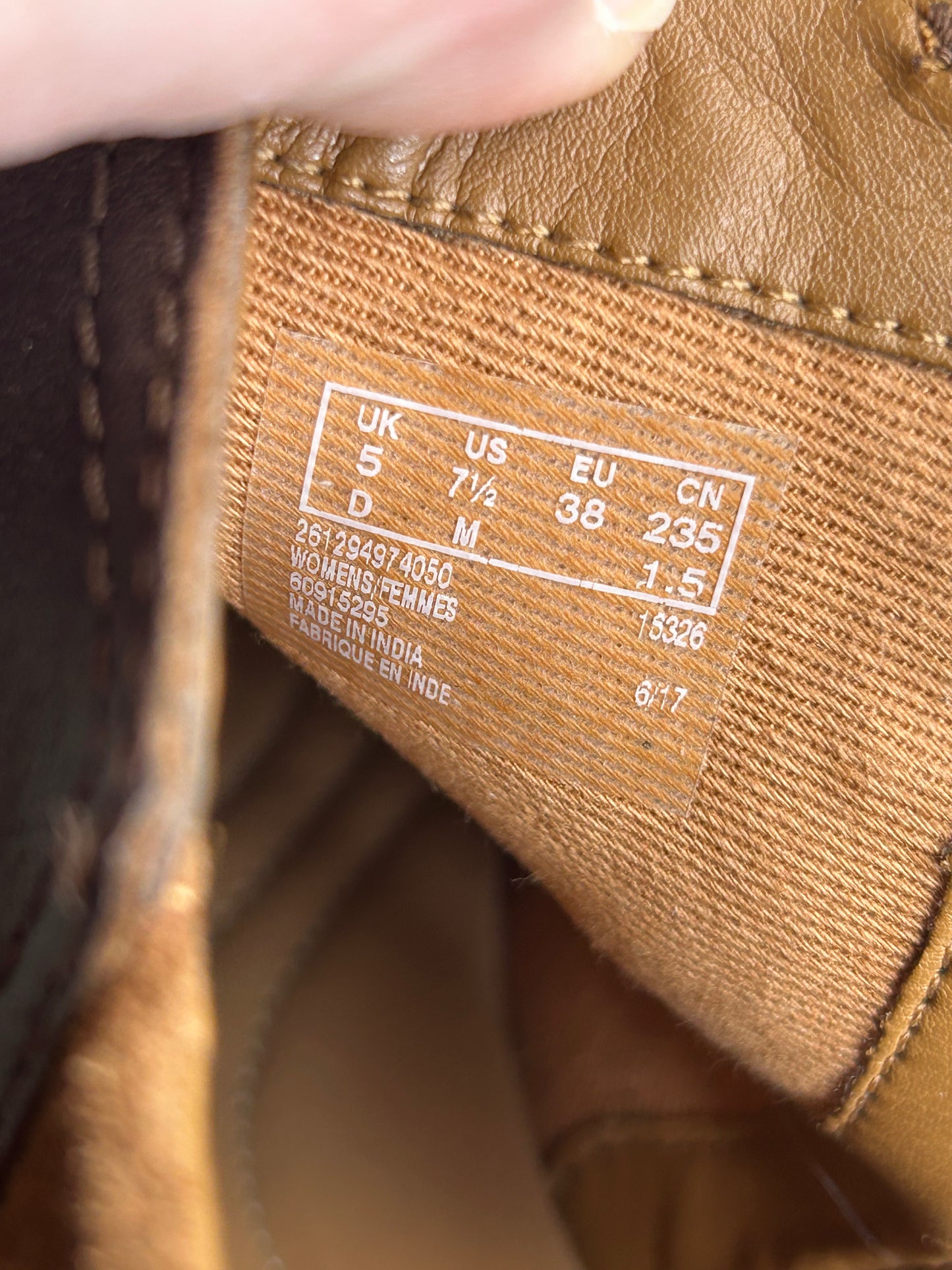 Clarks Women's Brown Leather and Suede Zip Ankle Boots in size 7.5