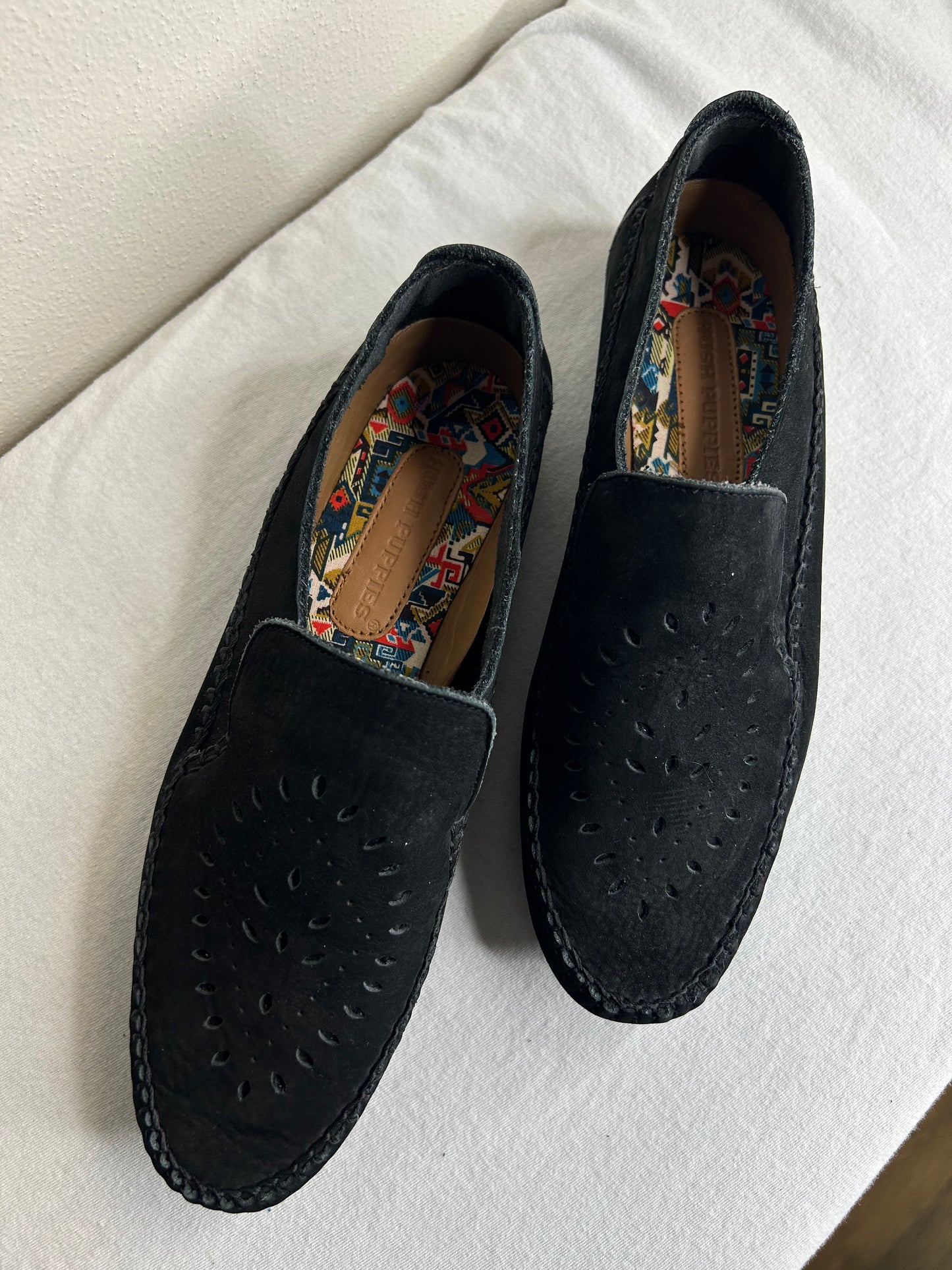 Gently used Hush Puppies black moccasin style shoes Womens 9.5