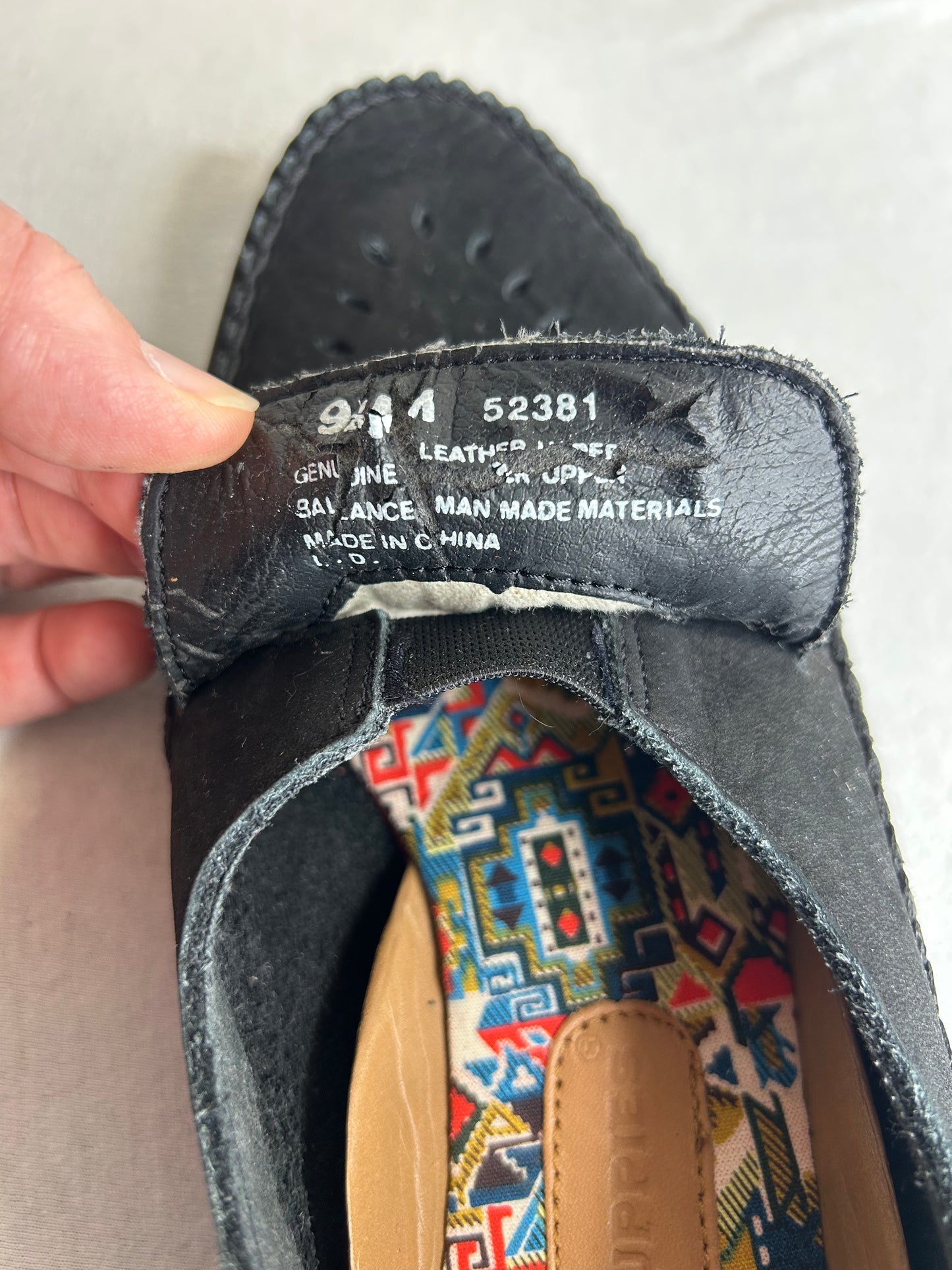 Gently used Hush Puppies black moccasin style shoes Womens 9.5