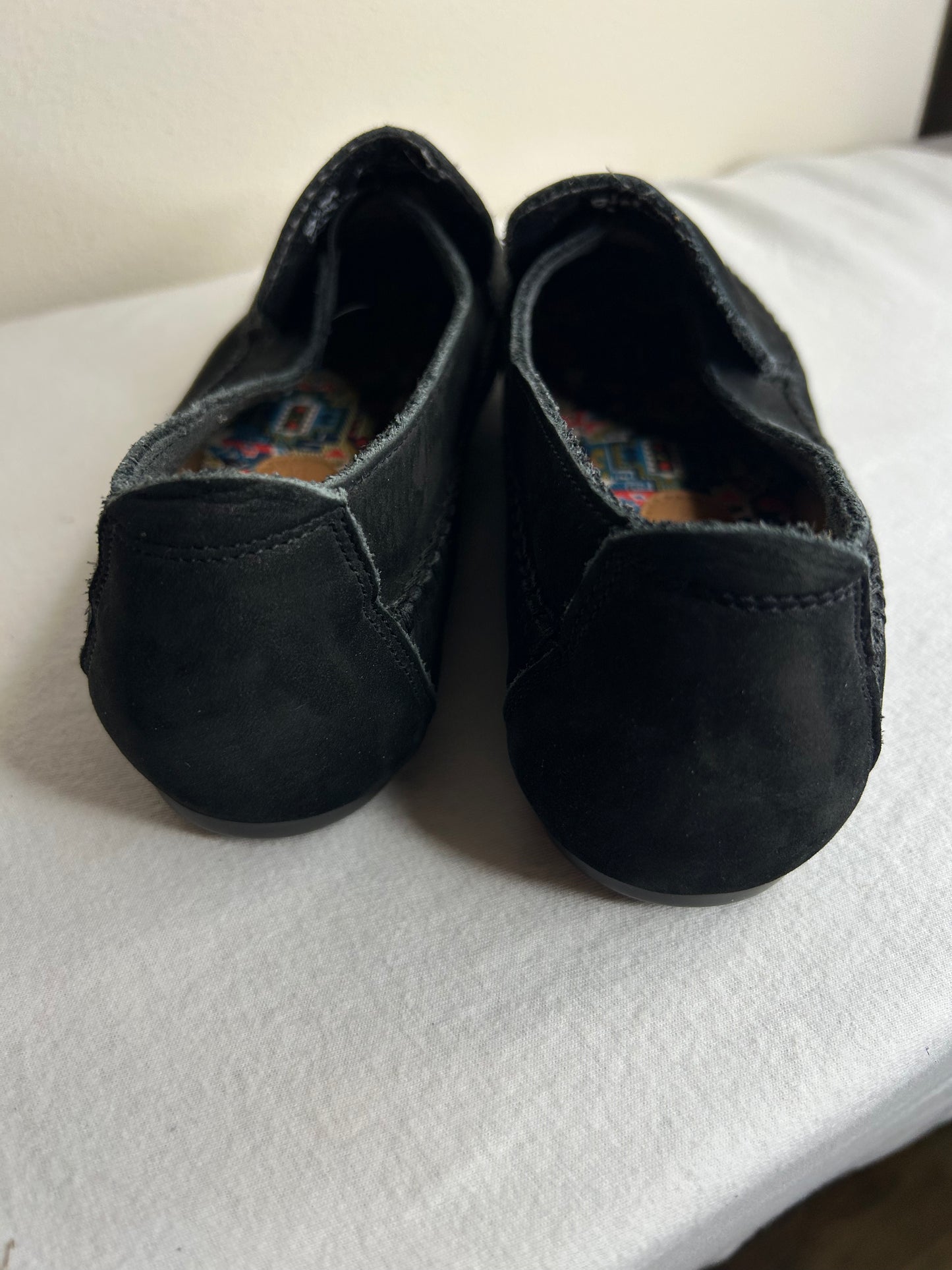 Gently used Hush Puppies black moccasin style shoes Womens 9.5
