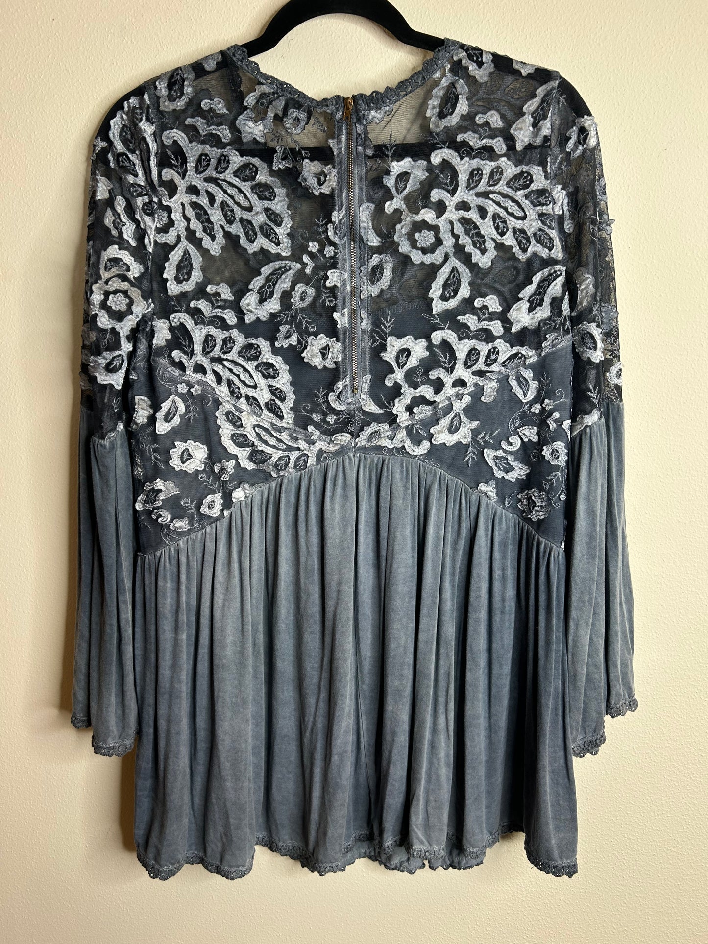 POL Boho Peasant Dusty Blue Lace Tunic Top in size Medium