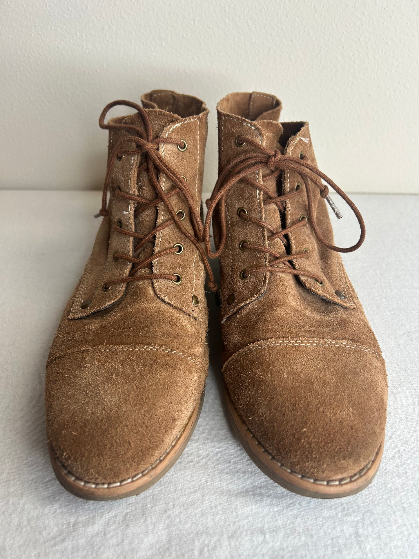 Diba True West Haven lace-up bootie in tan suede leather Womens 9