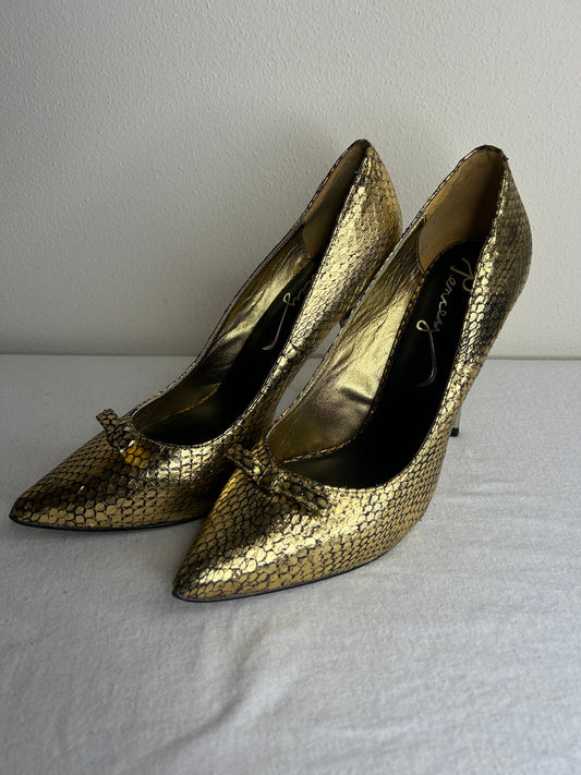 Pencey stiletto heels with a bow accent. Womens size 10