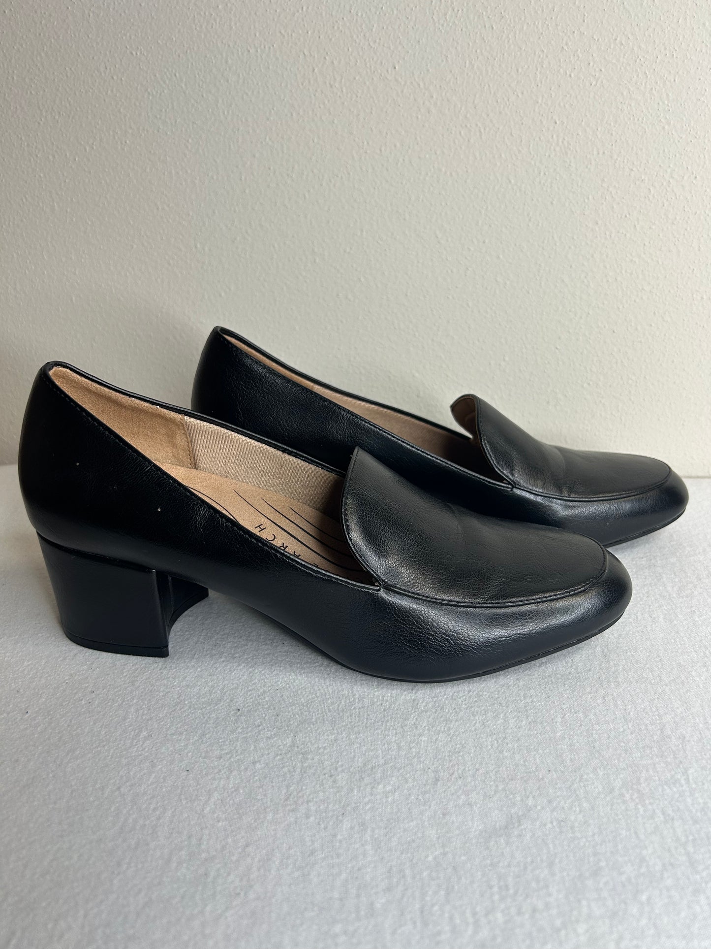 LifeStride Trixie slip-on pumps in black faux leather. Womens 10