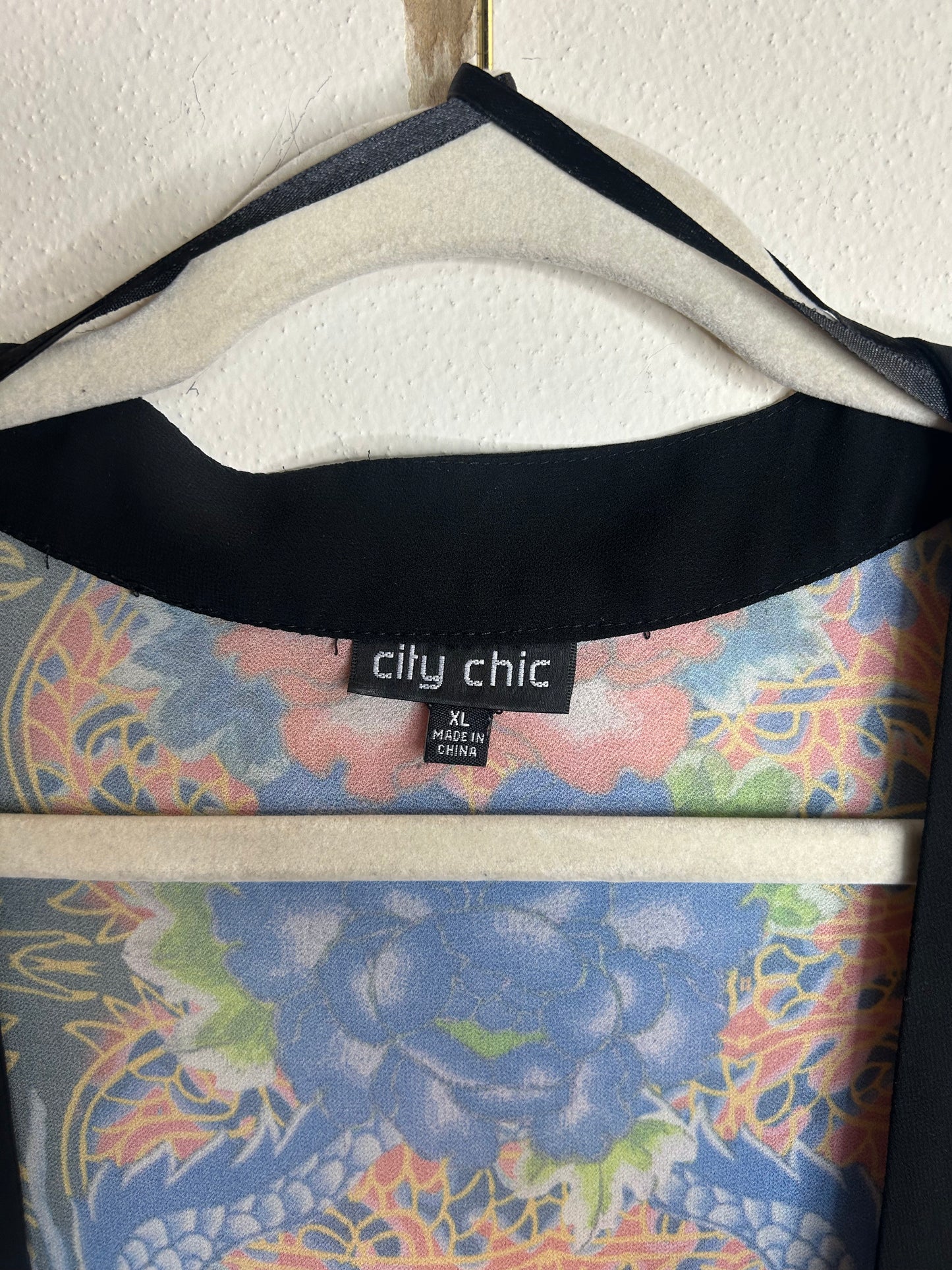 City Chic size XL kimono-style duster with a vibrant dragon