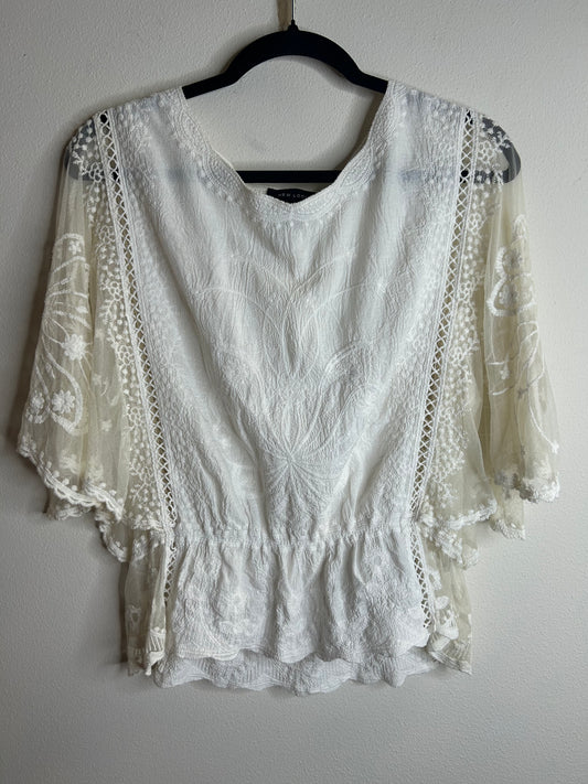 New Look womens M white, floral embroidered lace peplum blouse