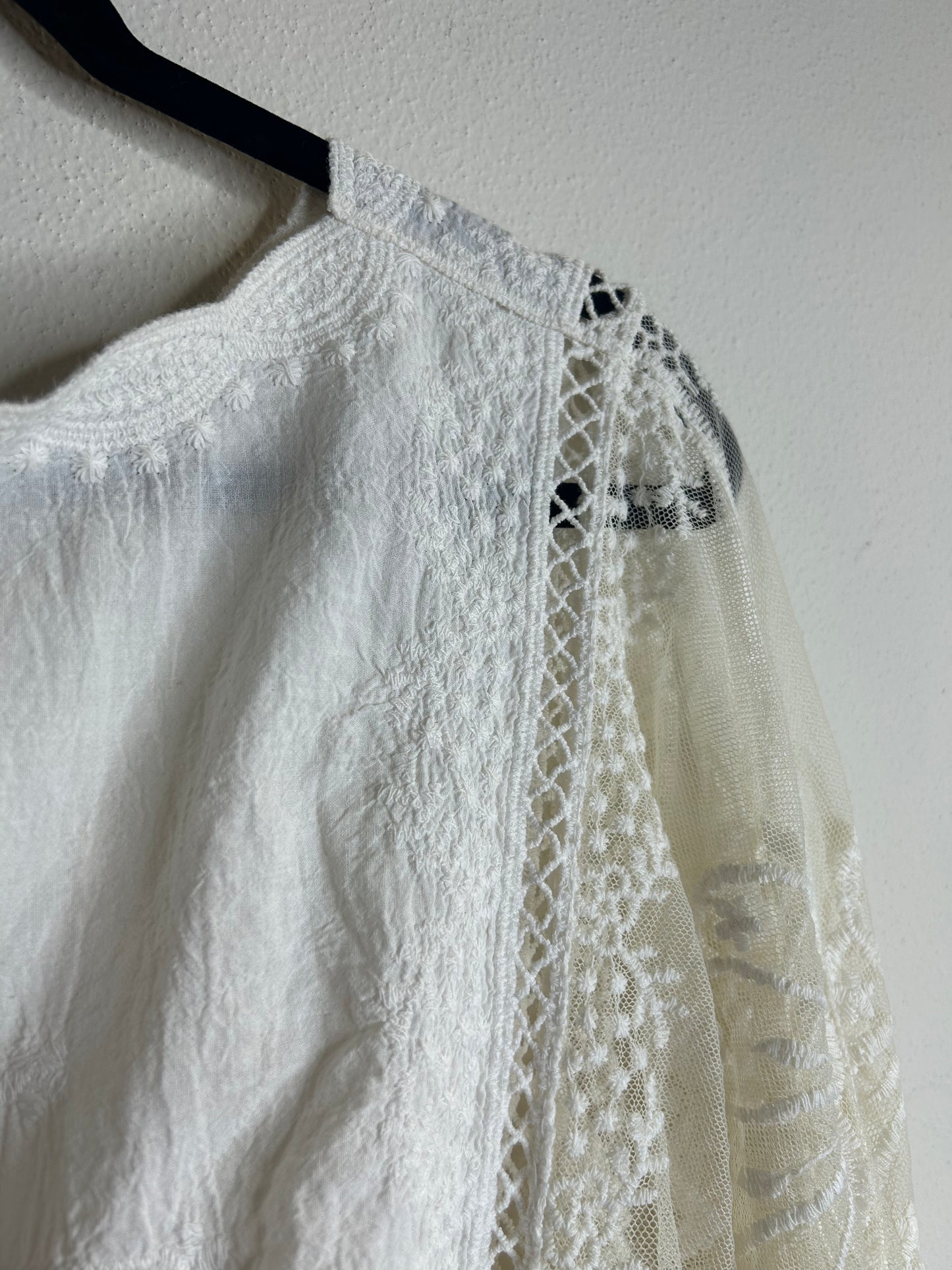 New Look womens M white, floral embroidered lace peplum blouse